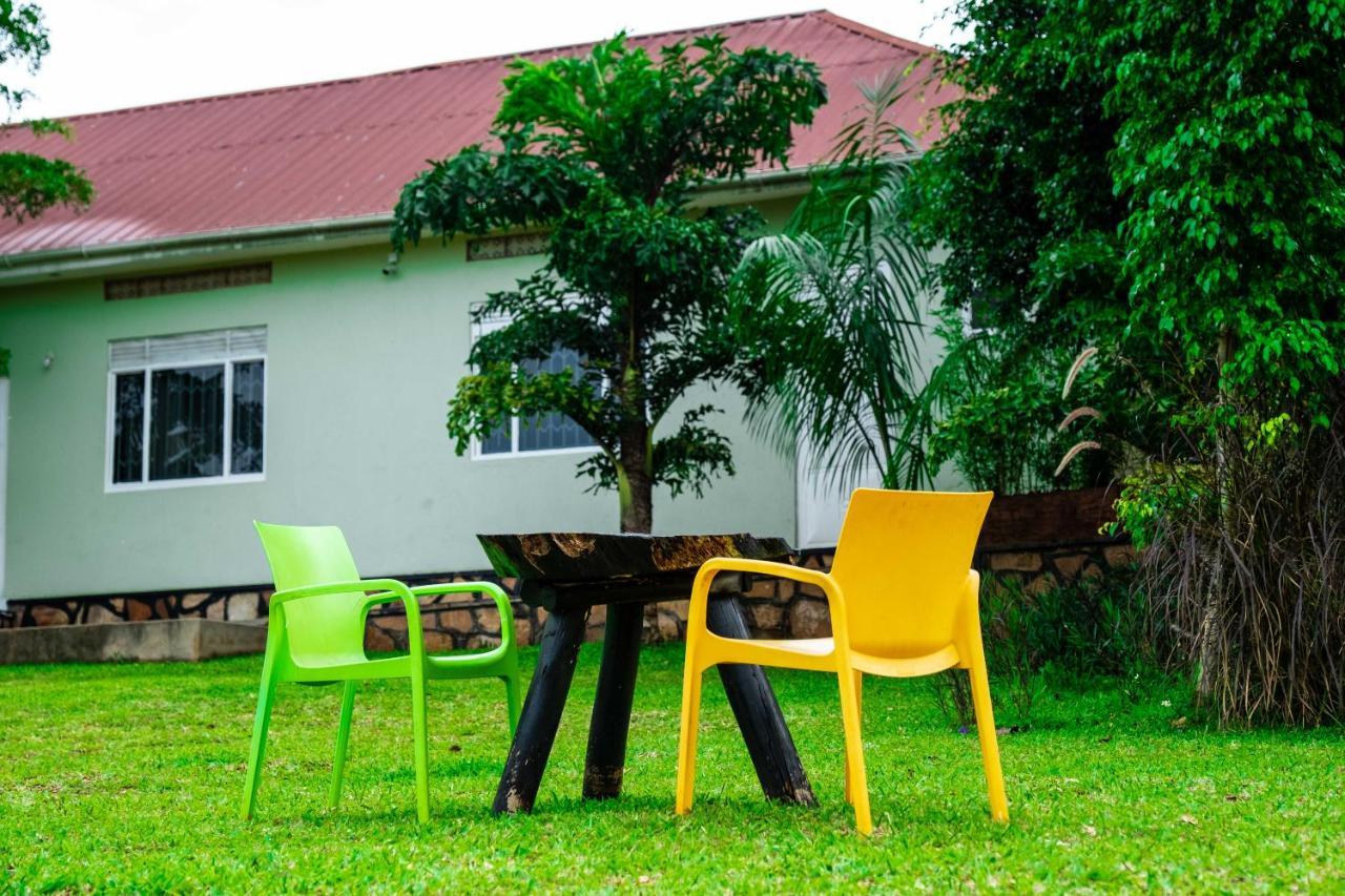 Airport Unique Hotel Entebbe Exterior photo