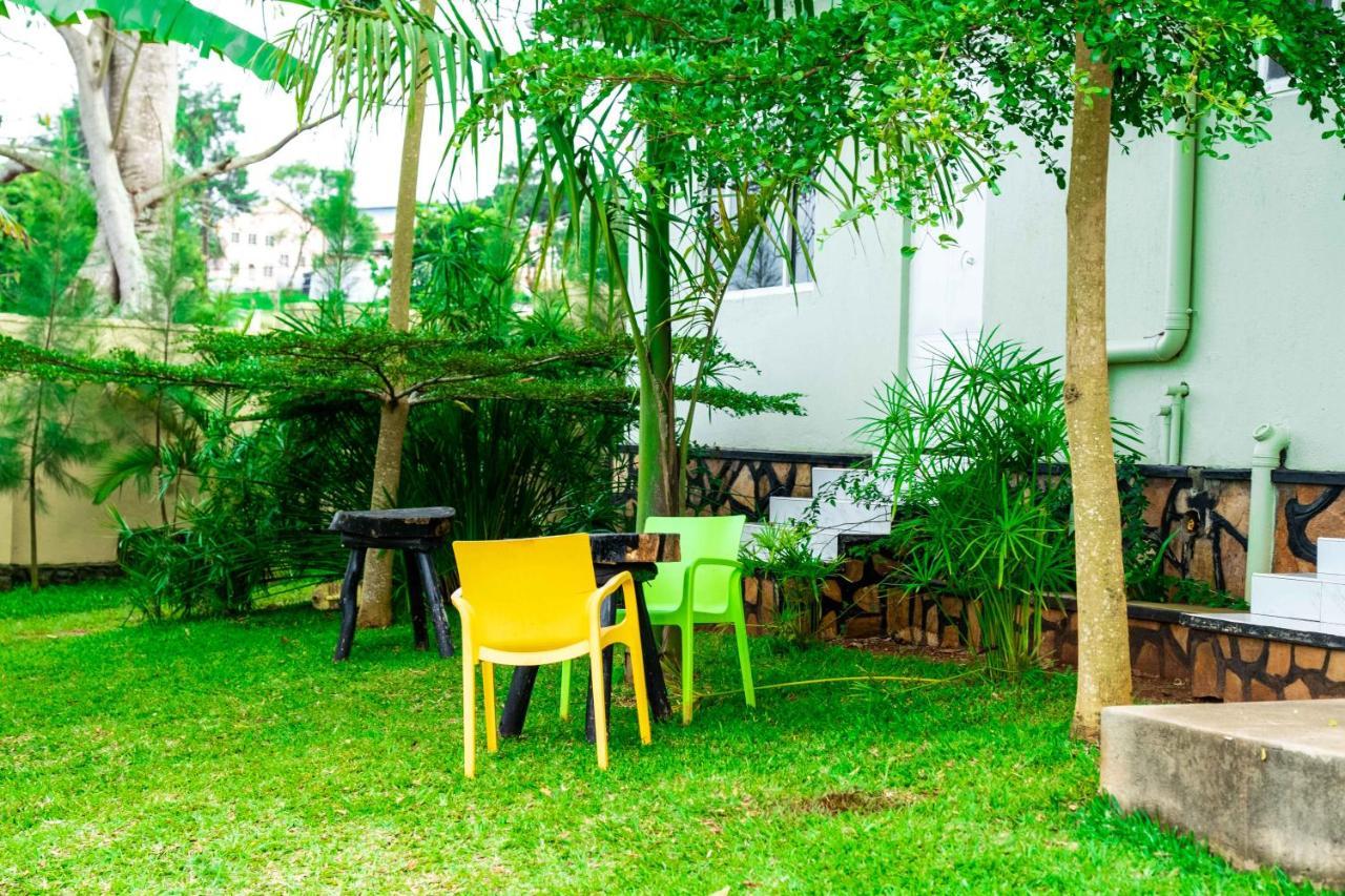 Airport Unique Hotel Entebbe Exterior photo